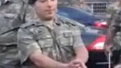 Darbeci albaya tokat gibi cevap