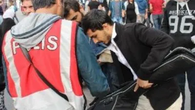 İstiklal Caddesi'nde didik didik arandı