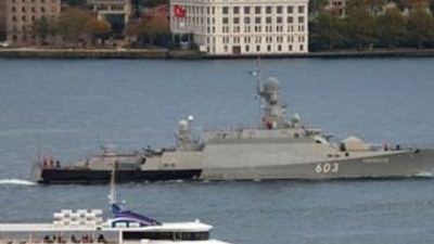Rus gemileri Boğaz'dan geçti !