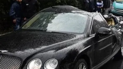 Bentley'i ezen beton mikseri şoförü yandı