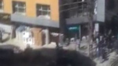 Yüksekova'da polis aracından açılan ateşin görüntüsü