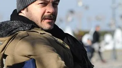 Kendini yönetmen diye tanıtıp...