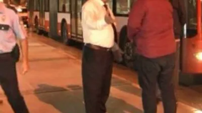 Otobüsteki yolcuları tinerle yakmaya çalıştı