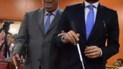 Engelli vatandaşlara beyaz baston verildi