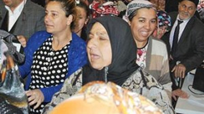 Yeni açılan mobilyaya akın ettiler