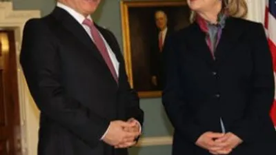 Hillary ile Davutoğlu'nun sır mesajları