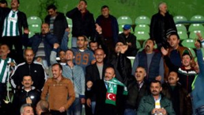 Mahkumlar stadyumda maç seyretti