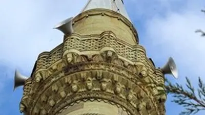 Cami minaresini hatıra olarak almışlar !