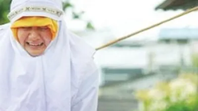 Erkeğe yakın duran kadına değnek cezası