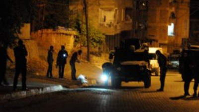 Polis aracının geçişi sırasında patlama: 3 yaralı