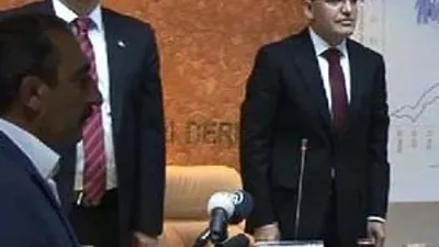 Mehmet Şimşek'ten hem saygı duruşu hem Fatiha