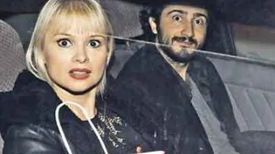 ''Teselli için elimi tuttu''