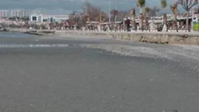 Silivri'de deniz 40 metre çekildi