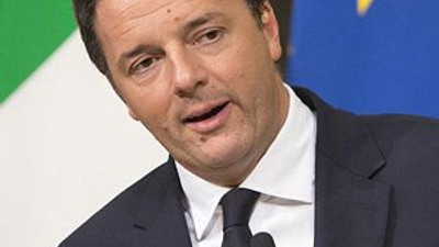 İtalya’da Başbakan Renzi İstifa Etti