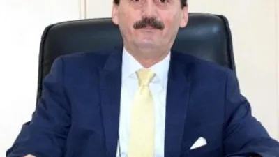 Gülen'in profesörü kırmızı bültenle aranıyor