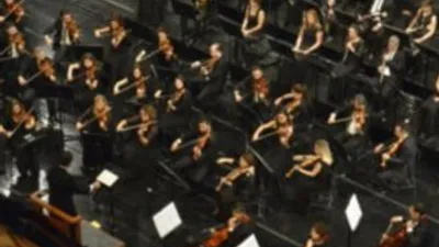 'Noel Baba yoktur' diyen orkestra şefi işinden oldu