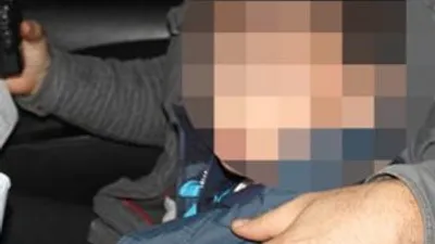 Kız kardeşinin baktığı çocuğu kaçırdı