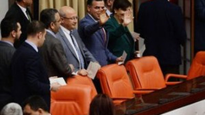 CHP'li vekillerden gece yarısı eylemi