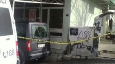 Eşini başka adamla yakalayınca...