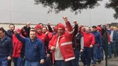 2.200 fabrika işçisi greve gitti !