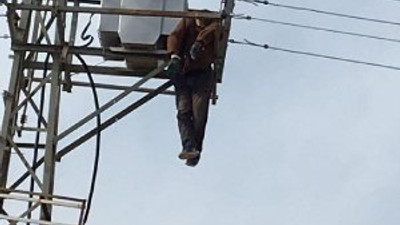 Elektrik akımına kapılıp öldü