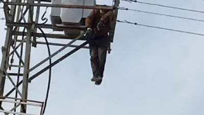 Elektrik akımına kapılıp öldü
