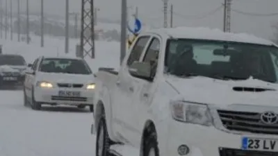 Bitlis’te 100 araç karda mahsur kaldı