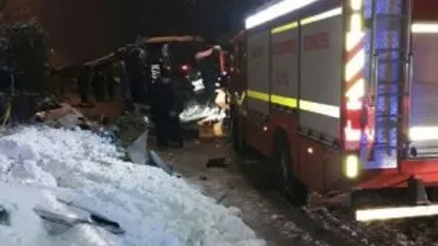 Yolcu otobüsü devrildi: Ölü ve yaralılar var