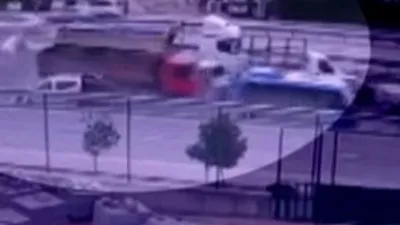 12 aracı biçen kamyon dehşeti kamerada