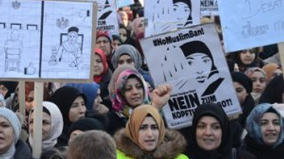 Avusturya’da 'Başörtüme Dokunma' protestosu