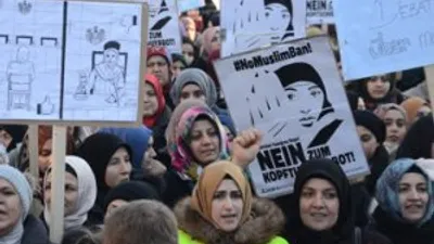 Avusturya’da 'Başörtüme Dokunma' protestosu