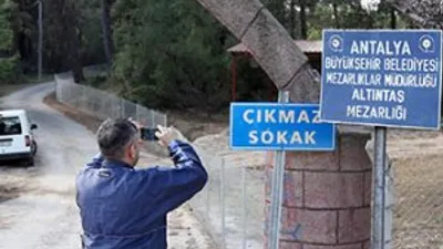 Çıkmaz sokak mezarlığa çıktı