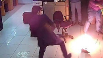 Tamir ettiği tablet patlayıp yanmaya başladı
