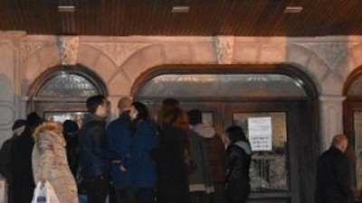 Yeni kimlik için geceden sıraya girdiler