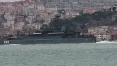 Rus savaş gemisi Boğaz'dan böyle geçti