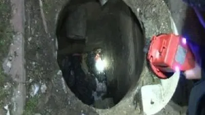 İstanbul'da görme engelli vatandaş rögara düştü