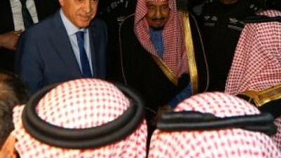 Kral Selman'dan Erdoğan'a jest
