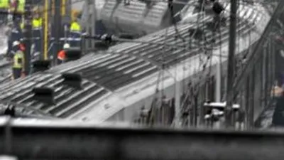 Tren raydan çıktı: 1 ölü, 13 yaralı