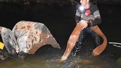 Otomobil dereye uçtu: 2 ölü, 1 yaralı, 1 kayıp