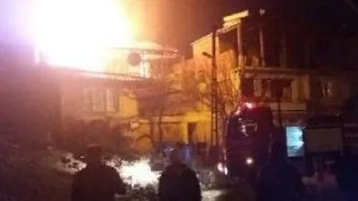 2 katlı bina alev alev yandı