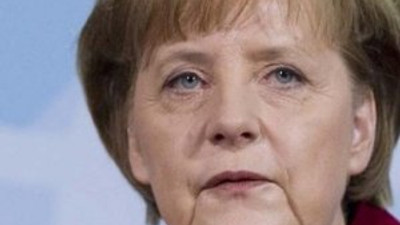 Merkel, Deniz Yücel'in tutuklanmasını eleştirdi