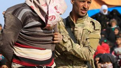 Başına yastık kılıfı geçirip götürdüler !