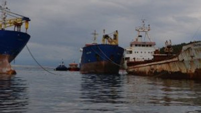Aliağa’da gemiden denize yakıt sızıntısı