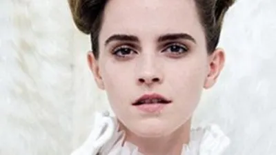 Emma Watson'ın üstsüz pozu olay oldu