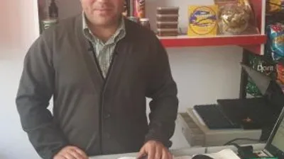 Babası bakandı kendisi bakkal