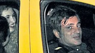 Teoman yine çapkınlık turunda yakalandı
