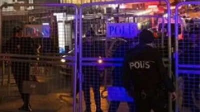 Hollanda temsilciliklerine giriş çıkışlar kapatıldı