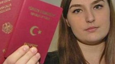 Almanya iyice uçtu: Çifte vatandaşlık kaldırılsın