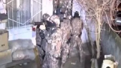 İstanbul polisinden şafak operasyonu