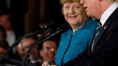 Trump-Merkel arasında tokalaşma krizi